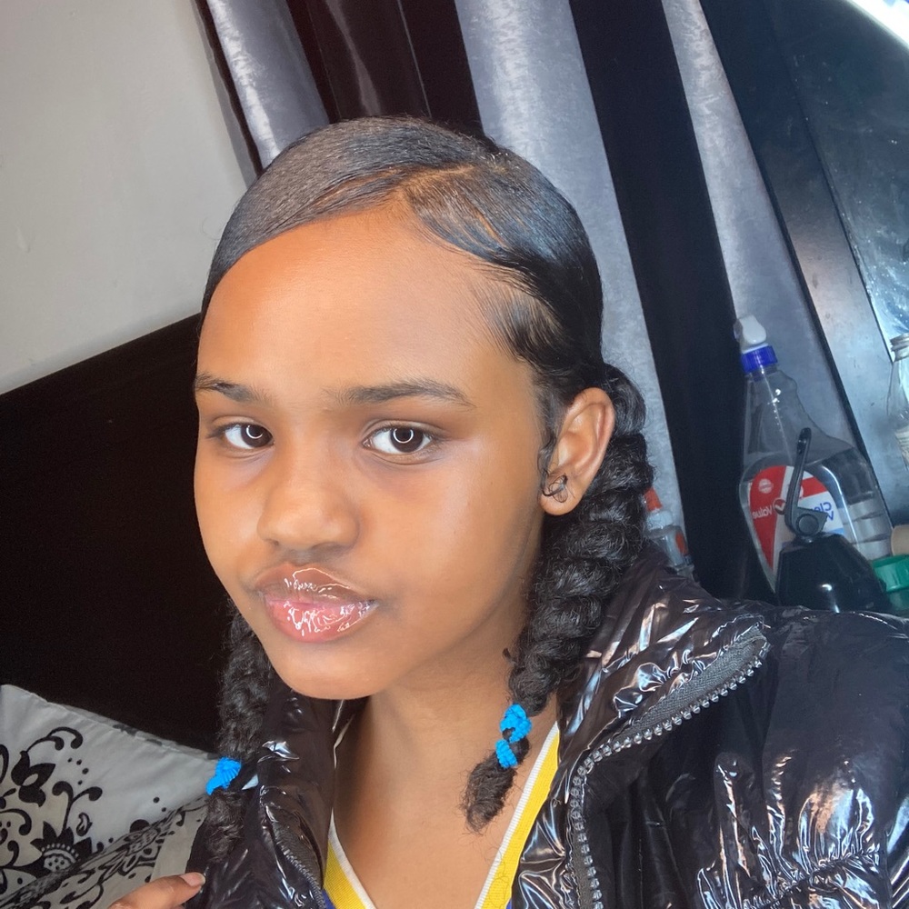 Meet your Posher, Amina